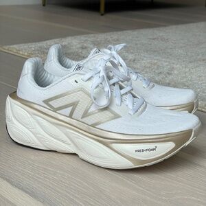 New Balance Fresh Foam More v5, White/Sea Salt, Size 6.5
